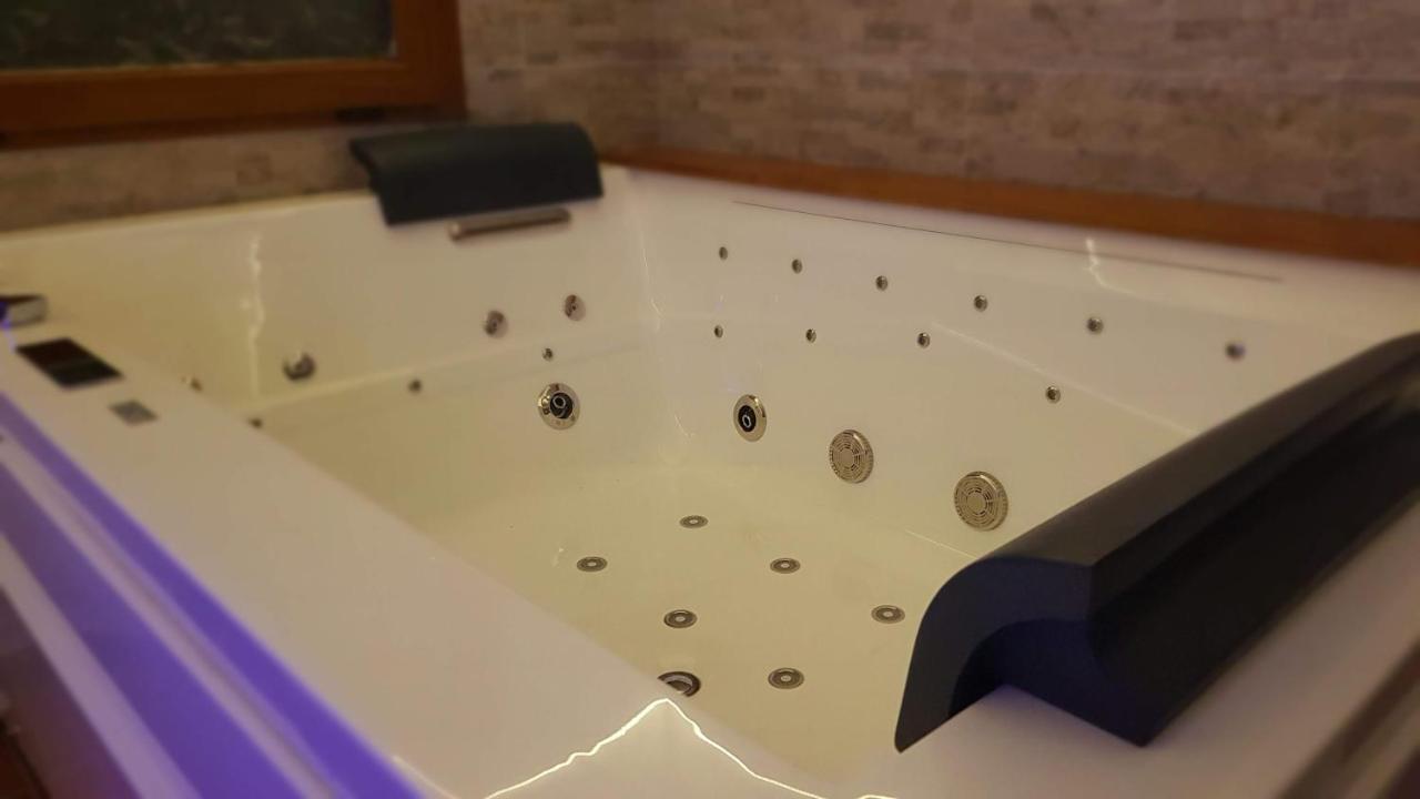 Villa Camilla - Tiny - Exclusive Pool Lucca Dış mekan fotoğraf